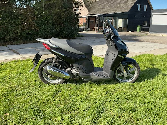 2007 aprilia - sportcity 200 - - motorfiets - afbeelding 7 van  8