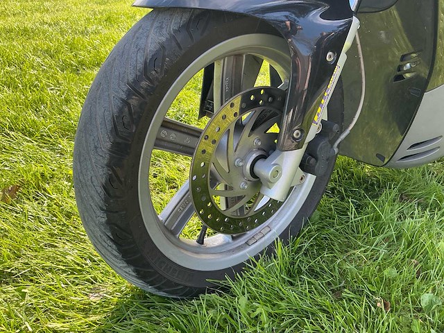 2007 aprilia - sportcity 200 - - motorfiets - afbeelding 8 van  8
