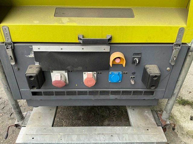 2007 atlas copco qax12 stroomgenerator aanhangwagen - afbeelding 13 van  17