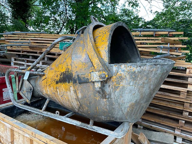 2007 beco 750 lr/ol betonkubel - afbeelding 1 van  5