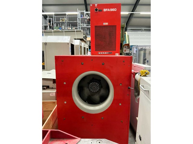 2007 berko br80/bfa960 schroefcompressor met droger - afbeelding 1 van  4