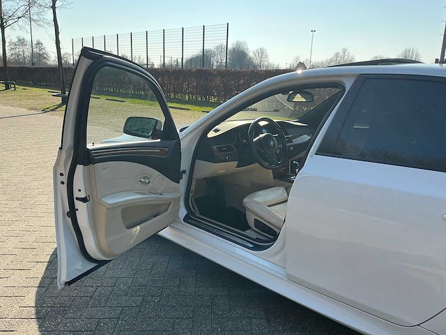 2007 bmw 5-serie 550i high executive personenauto - afbeelding 12 van  45