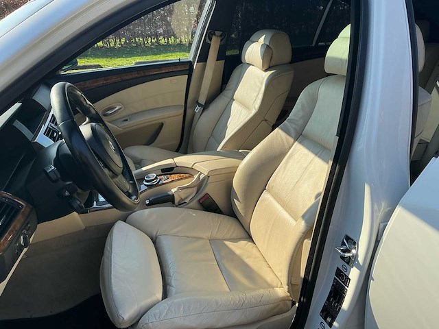 2007 bmw 5-serie 550i high executive personenauto - afbeelding 14 van  45