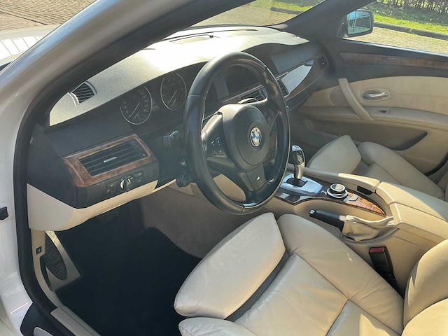 2007 bmw 5-serie 550i high executive personenauto - afbeelding 15 van  45