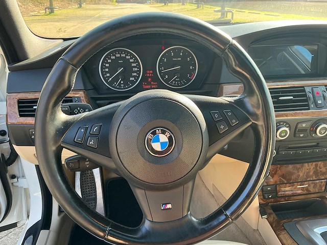 2007 bmw 5-serie 550i high executive personenauto - afbeelding 17 van  45