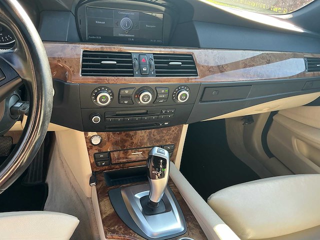 2007 bmw 5-serie 550i high executive personenauto - afbeelding 18 van  45