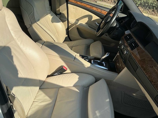 2007 bmw 5-serie 550i high executive personenauto - afbeelding 34 van  45