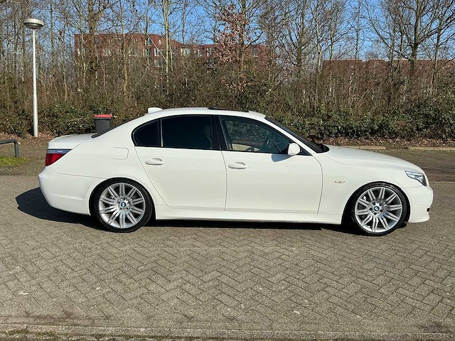 2007 bmw 5-serie 550i high executive personenauto - afbeelding 9 van  45