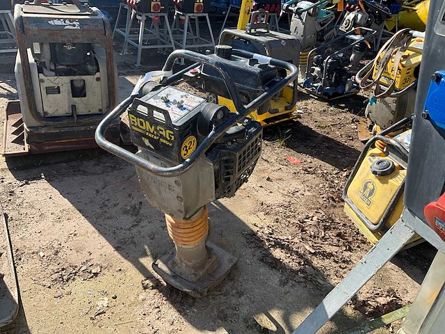 2007 bomag bt 60/4 trilstamper - afbeelding 1 van  5