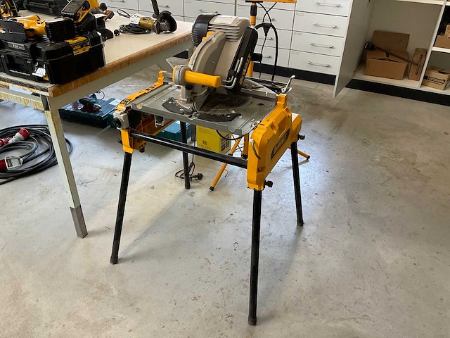 2007 dewalt dw743 afkortcirkelzaagmachine - afbeelding 1 van  7