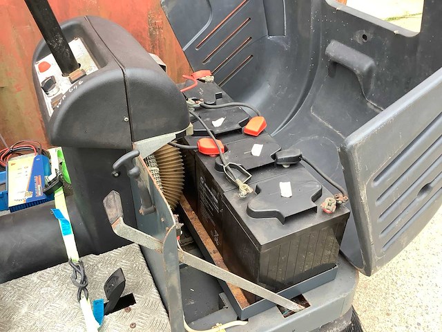 2007 duster dml 1b straatveegmachine - afbeelding 4 van  8