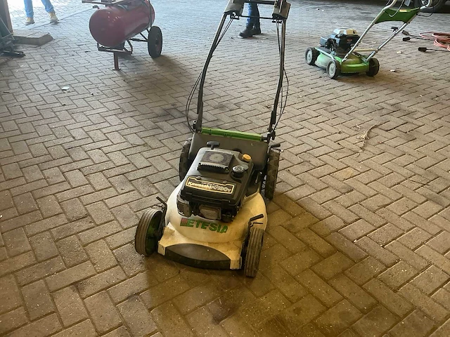 2007 etesia professionele benzine grasmaaier met kawasaki fc180v motor - afbeelding 1 van  3