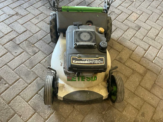 2007 etesia professionele benzine grasmaaier met kawasaki fc180v motor - afbeelding 2 van  6