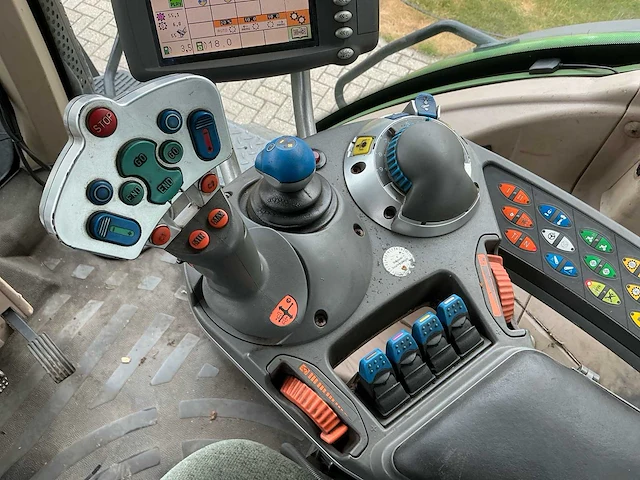 2007 fendt 933 vierwielaangedreven landbouwtractor - afbeelding 36 van  42