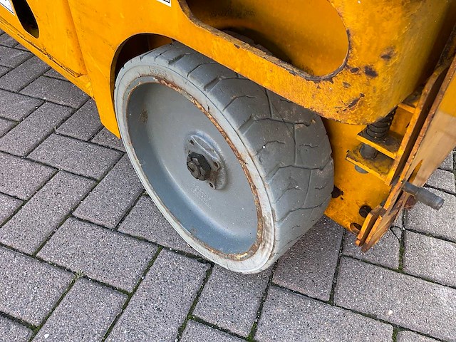 2007 haulotte compact 10n hoogwerker - afbeelding 11 van  12