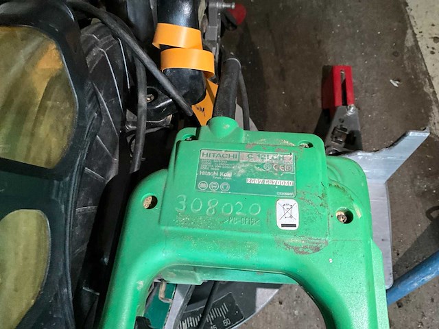 2007 hitachi c 12lch afkortzaag - afbeelding 8 van  9