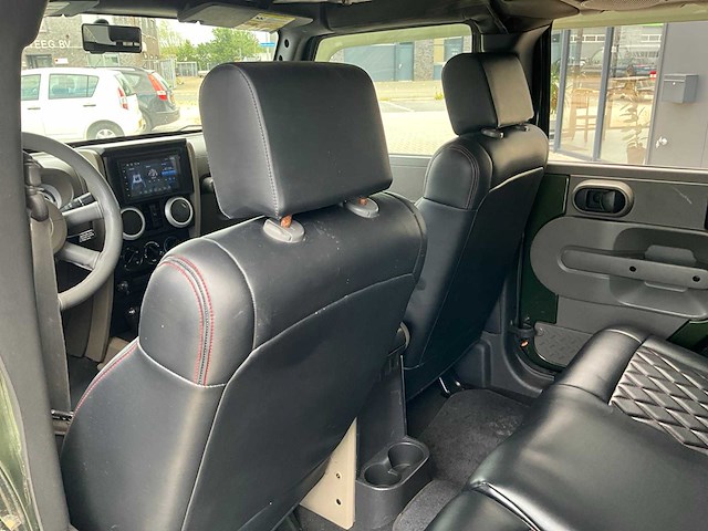 2007 jeep wrangler unlimited 3.8 v6 personenauto - afbeelding 17 van  32