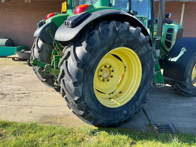 2007 john deere 6530 vierwielaangedreven landbouwtractor - afbeelding 2 van  18