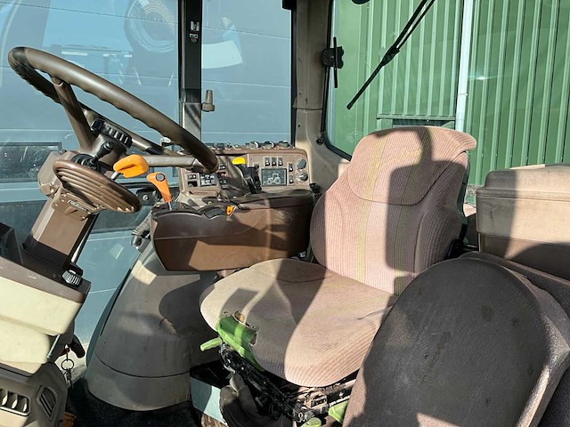2007 john deere 6820 vierwielaangedreven landbouwtractor - afbeelding 4 van  28