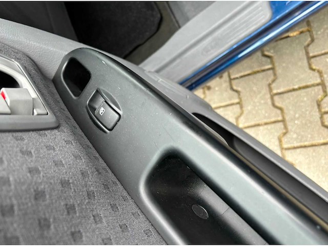 2007 kia carens 1.6-16v lx | airco | personenauto - afbeelding 2 van  16