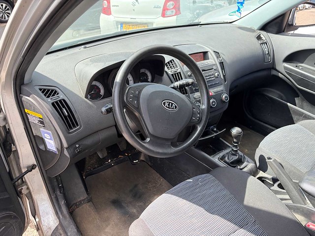 2007 kia cee'd sporty wagon 1.6 x-tra - afbeelding 2 van  56