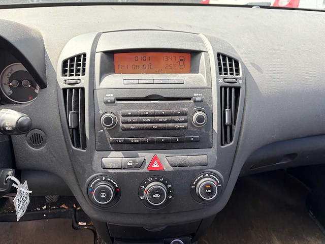 2007 kia cee'd sporty wagon 1.6 x-tra - afbeelding 11 van  56