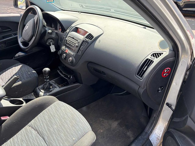 2007 kia cee'd sporty wagon 1.6 x-tra - afbeelding 21 van  56