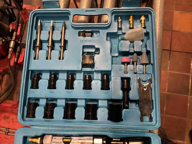 2007 kinzo pneumatisch gereedschap set - afbeelding 4 van  4