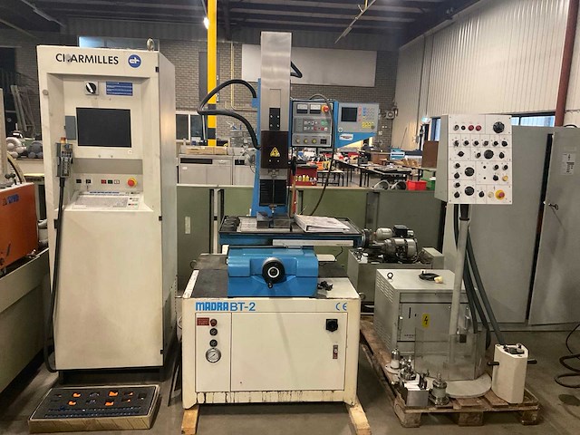 2007 madra bt-2edm startgat erodeermachine - afbeelding 1 van  18