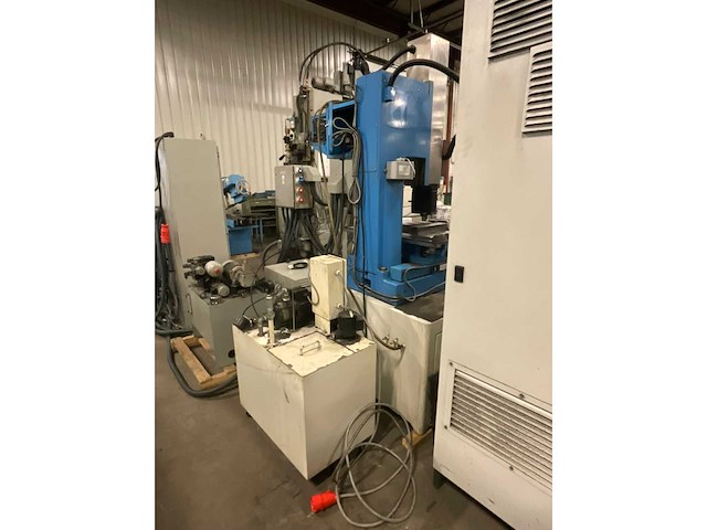 2007 madra bt-2edm startgat erodeermachine - afbeelding 11 van  18