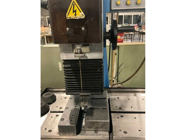 2007 madra bt-2edm startgat erodeermachine - afbeelding 17 van  18