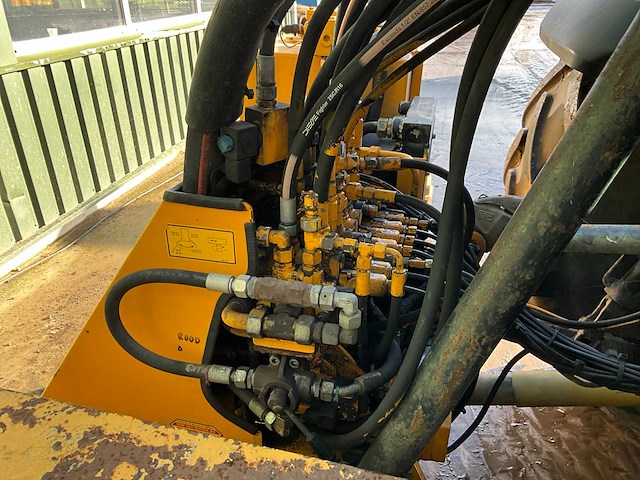 2007 massey ferguson 6480 vierwielaangedreven landbouwtractor - afbeelding 3 van  36