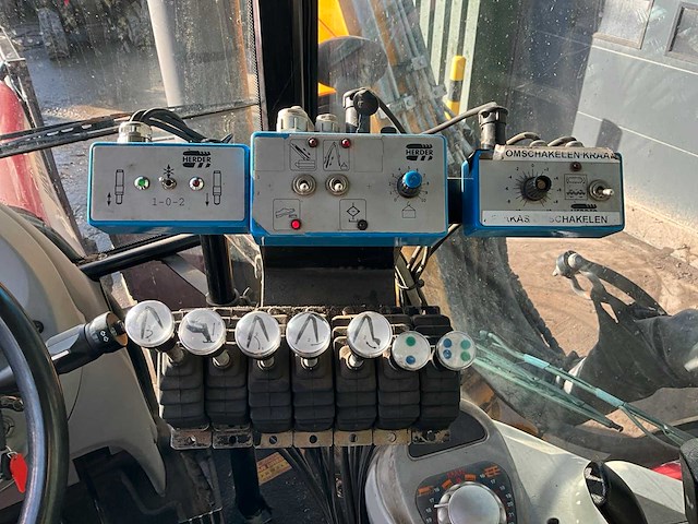 2007 massey ferguson 6480 vierwielaangedreven landbouwtractor - afbeelding 13 van  36