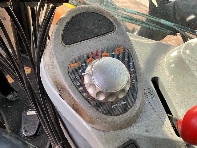 2007 massey ferguson 6480 vierwielaangedreven landbouwtractor - afbeelding 15 van  36