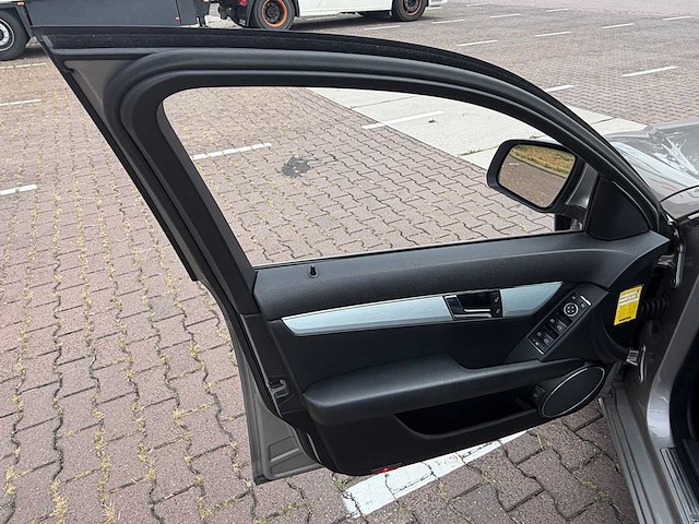 2007 mercedes-benz c-klasse 200 k personenauto - afbeelding 34 van  126