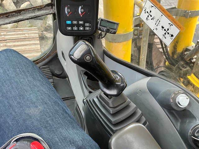 2007 new holland e 215b rupsgraafmachine - afbeelding 43 van  52