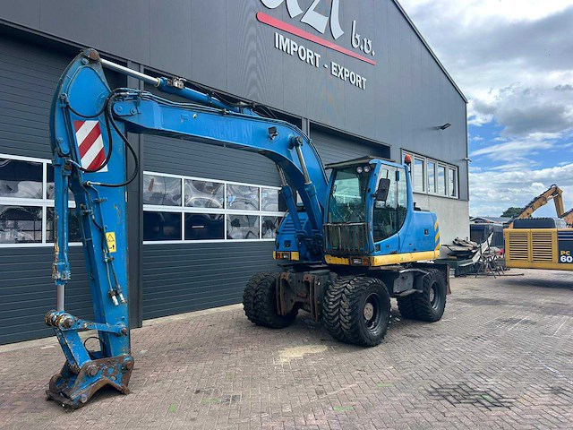2007 new holland mh plus banden graafmachine - afbeelding 1 van  10