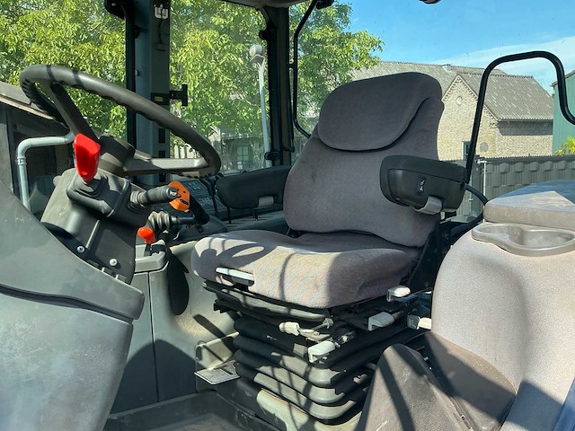 2007 new holland tm120 vierwielaangedreven landbouwtractor - afbeelding 13 van  30