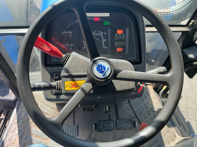 2007 new holland tm120 vierwielaangedreven landbouwtractor - afbeelding 14 van  30
