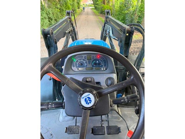 2007 new holland ts100a plus (frontlader) vierwielaangedreven landbouwtractor - afbeelding 13 van  14
