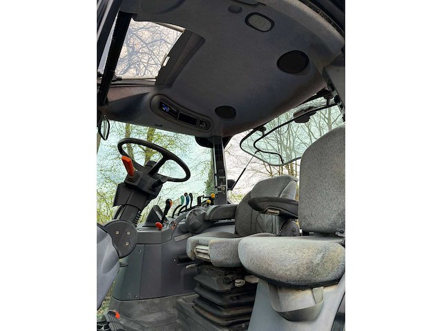 2007 new holland ts100a plus (frontlader) vierwielaangedreven landbouwtractor - afbeelding 11 van  14