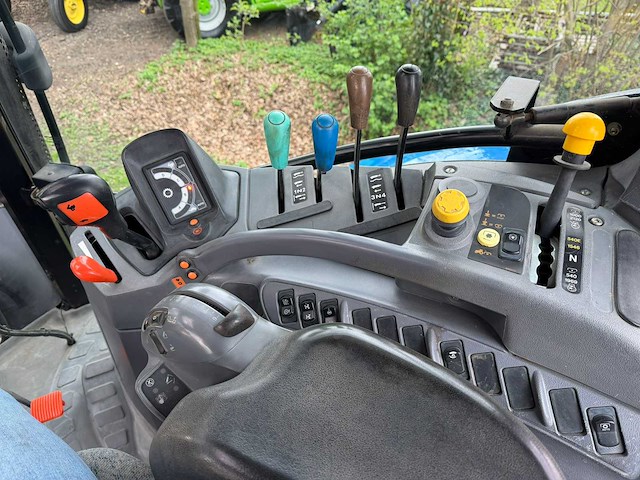 2007 new holland ts100a plus vierwielaangedreven landbouwtractor - afbeelding 7 van  17