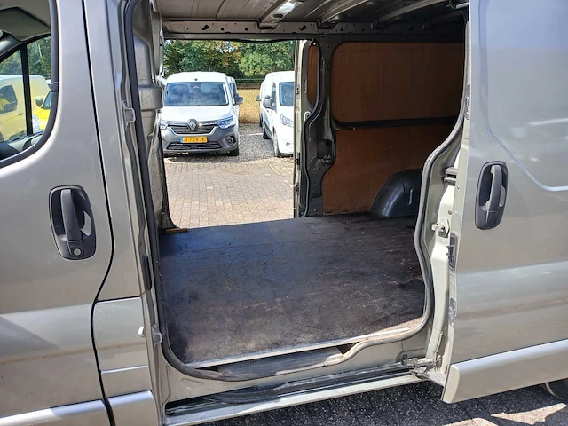 2007 opel vivaro 2.5 cdti l2h1 bedrijfswagen - afbeelding 16 van  19