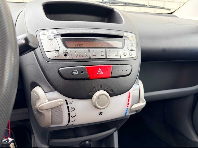 2007 peugeot 107 1.0-12v xs personenauto - afbeelding 9 van  9