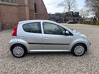 2007 peugeot 107 automaat airco 1.0-12v xs personenauto - afbeelding 2 van  8