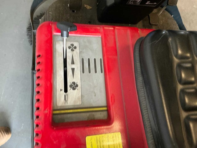 2007 portotechnica lion1200me zelfrijdende veegmachine - afbeelding 7 van  18