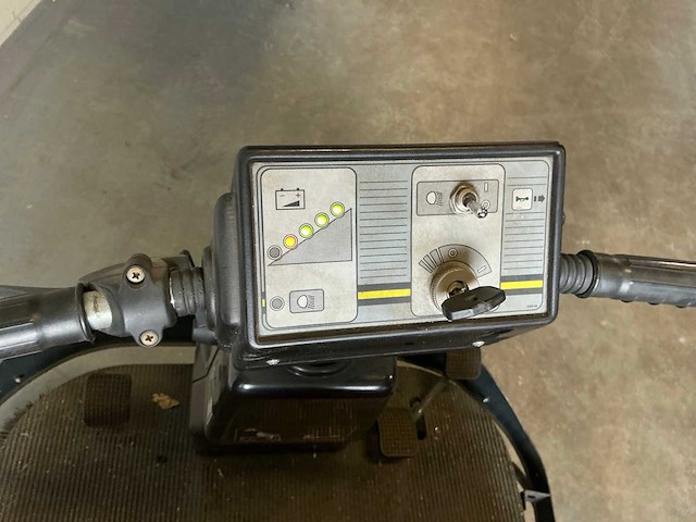 2007 portotechnica lion1200me zelfrijdende veegmachine - afbeelding 9 van  18