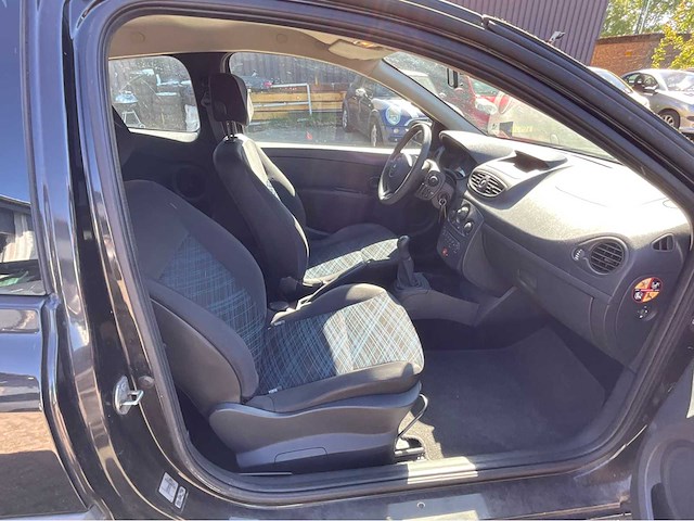 2007 renault clio 1.4-16v bns line personenauto - afbeelding 8 van  27