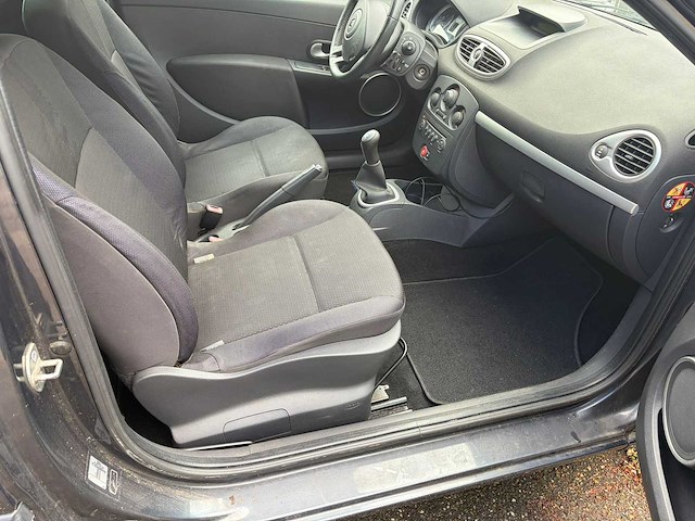 2007 renault clio 1.4-16v dynamique personenauto - afbeelding 9 van  11