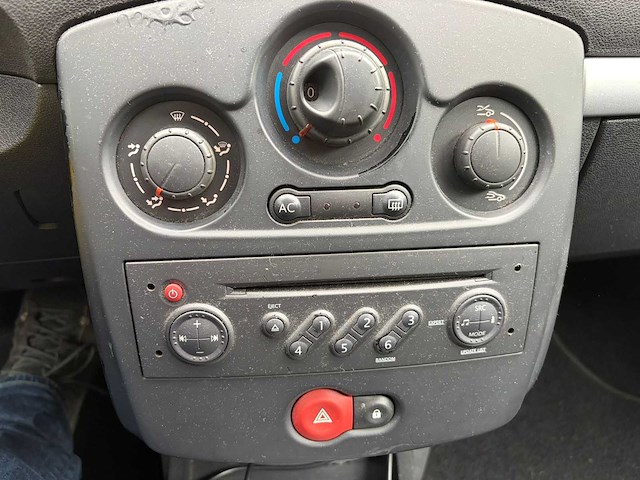 2007 renault clio 1.4-16v dynamique personenauto - afbeelding 10 van  11